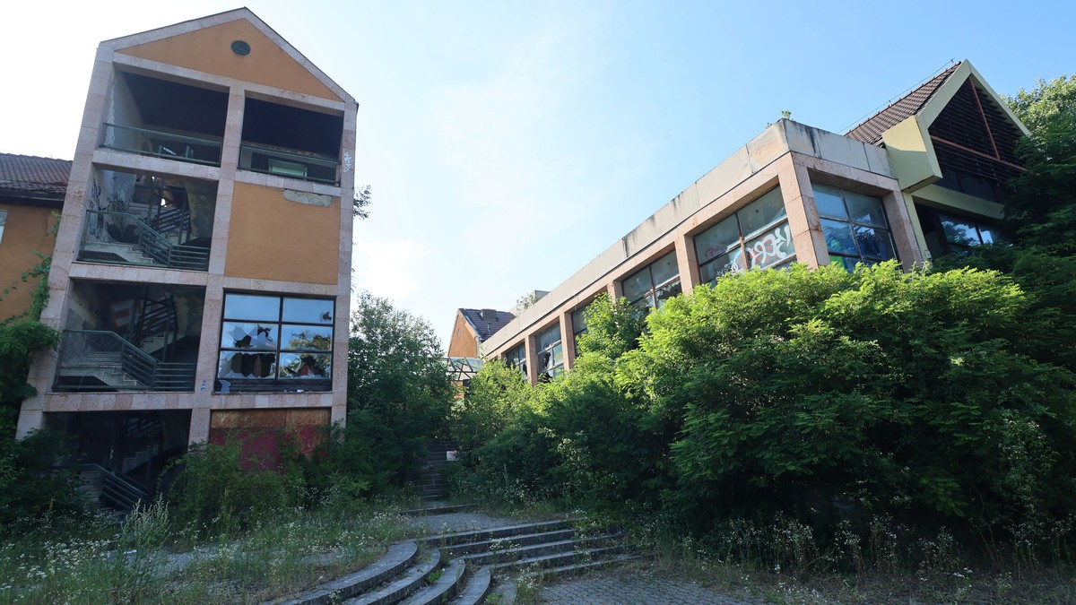 Mérgező a lakatlan nagymarosi szálloda – A Kádár-rendszer sugárzó síremlékének hívják a helyiek a romos hotelt