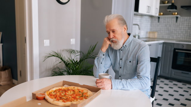 Rettegésben él a férfi, akinek óránként szállítanak ki egy pizzát, amit nem is ő rendelt