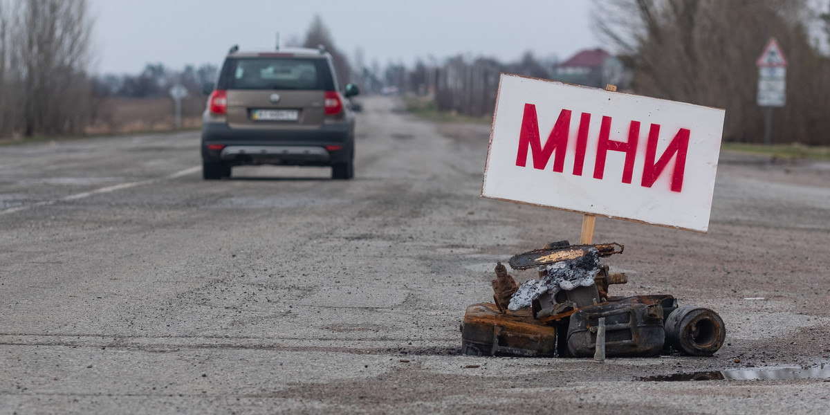 Zrujnowane domy, zmiażdżone czołgami samochody, leje po pociskach - korespondenci Faktu opisują to, co widzieli w czasie podróży z Polski do Kijowa na Ukrainie