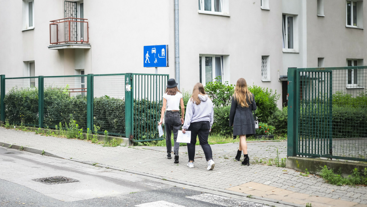 Koniec roku szkolnego. Rodzice kupują prezenty dla nauczycieli