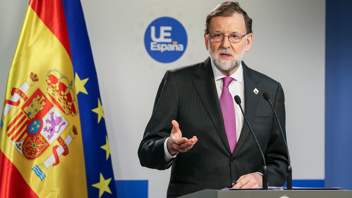 Hiszpańskie media podsumowują piątkowy szczyt UE twierdzeniem, że Niemcy i Francja umacniają swój sojusz kosztem innych członków Unii. Odnotowują, że planowane przez oś Berlin-Paryż reformy unijne mogą uderzyć w kraje takie jak Polska i Węgry.