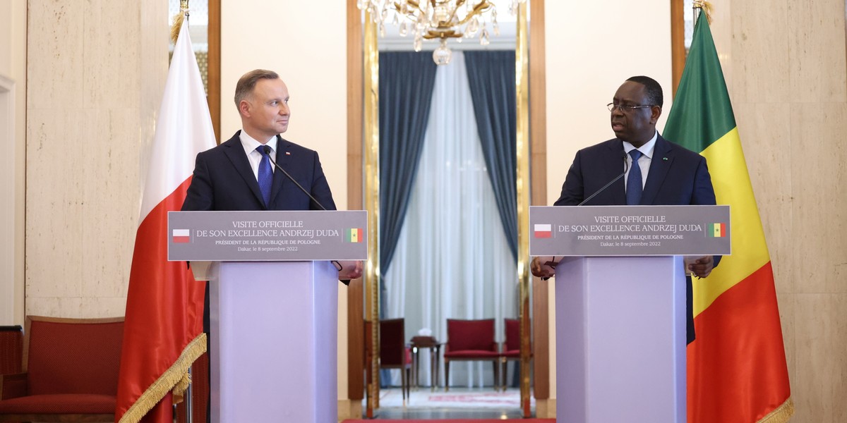 Andrzej Duda i prezydent Republiki Senegalu Macky Sall podczas konferencji prasowej po spotkaniu w Pałacu Prezydenckim w Dakarze.