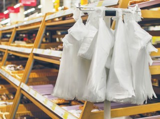 Posypały się mandaty. Więcej kar za reklamówki