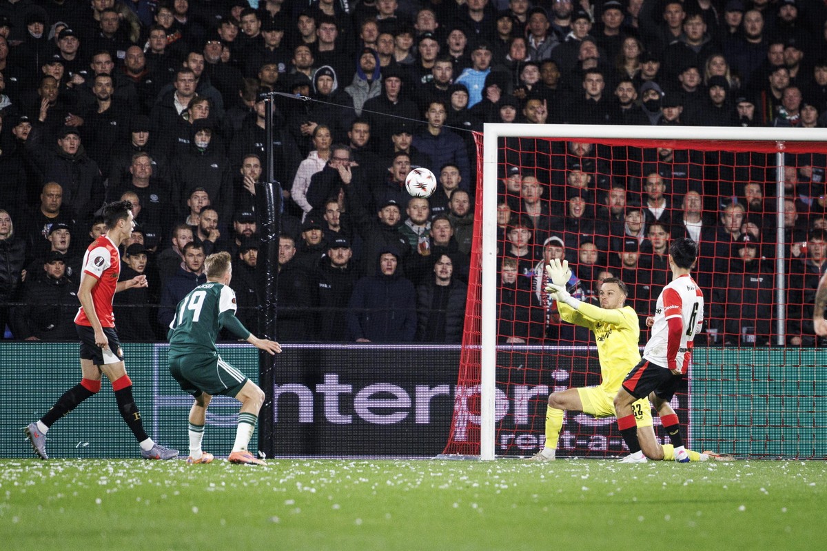 Liga Europy. Trzeci gol Świderskiego. Szymański i Cash mecze zaczęli na ławce rezerwowych