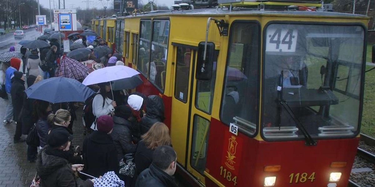 Warszawa, tramwaj, rozkład, 44, tłok, przystanek