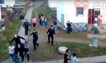 Policjanci biją kobiety i dzieci. Ktoś to nagrał