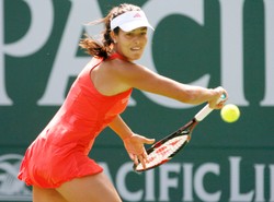 Ivanović gra w jeszcze krótszej spódniczce