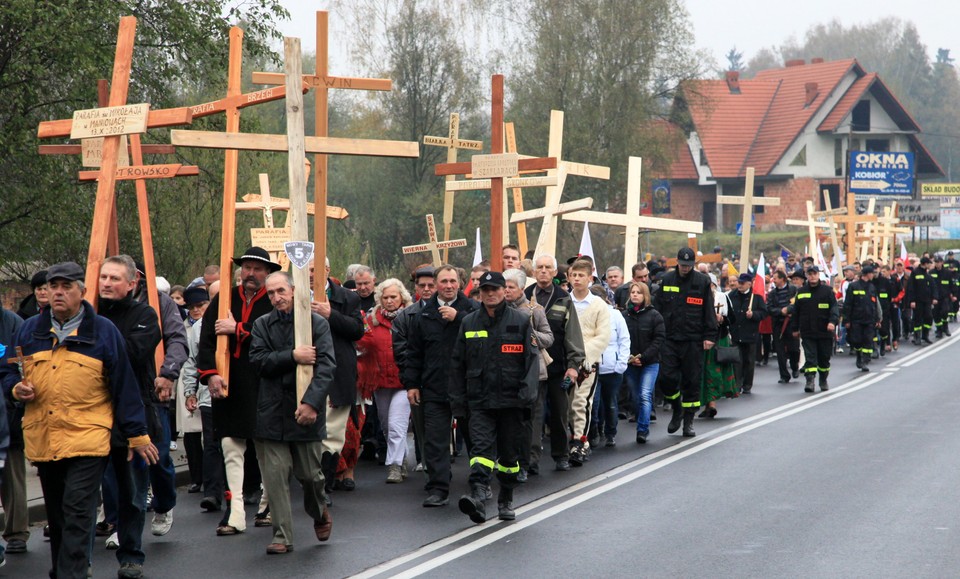 LUDŹMIERZ MARSZ W OBRONIE KRZYŻA