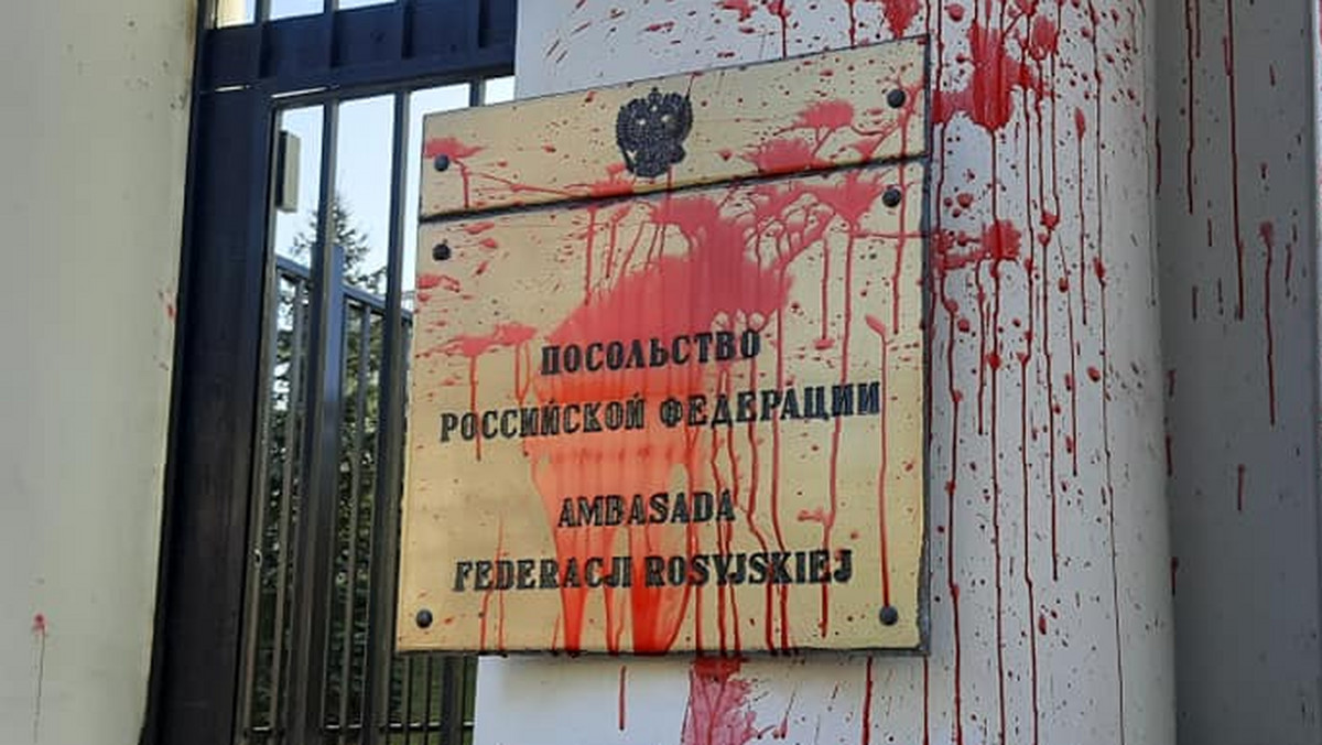 Kilku aktywistów z Lotnej Brygady Opozycji i Komitetu Obrony Demokracji oblało farbą budynek należący do ambasady Rosji – poinformowała sierżant sztabowa Gabriela Putyra z biura prasowego Komendy Stołecznej Policji.