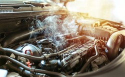 Polacy wolą samochody napędzane silnikiem spalinowym. Ilu kuszą elektryki?