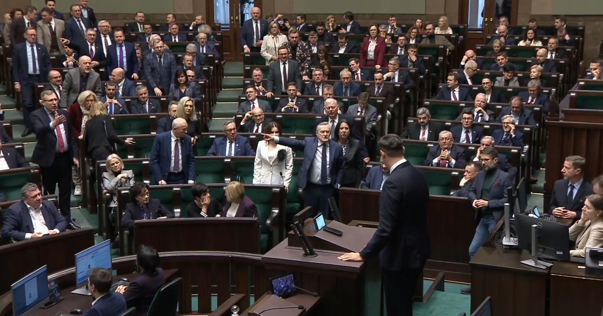 Po słowach Frysztaka posłowie PiS podnieśli się z ław. "Hańba"
