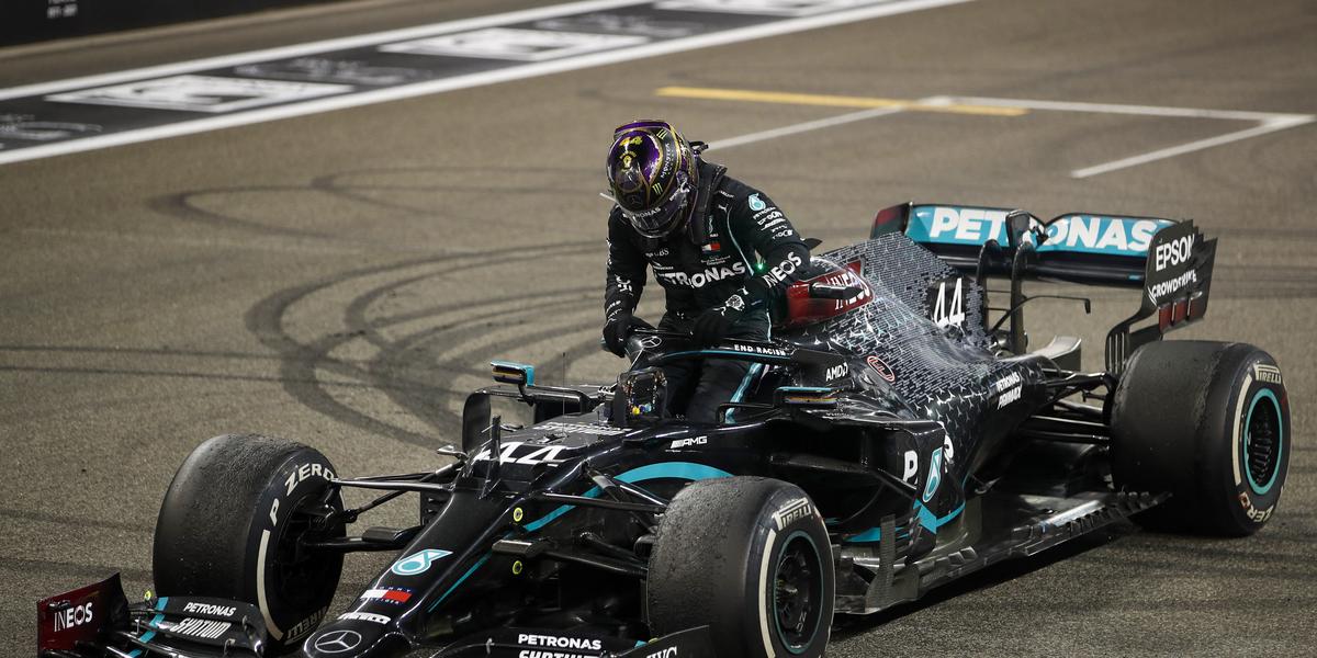 F1 Mercedes ma problemy z silnikiem. Prawda czy blef? F1