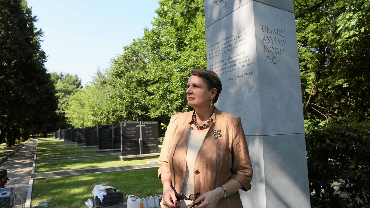 Do 2 października można przesyłać prace na konkurs fotograficzny "Ślady Powstania Warszawskiego" ogłoszony we wtorek przez minister kultury Małgorzatę Omilanowską. Najlepsze prace zostaną zaprezentowane 11 listopada na wystawie w Galerii Kordegarda.