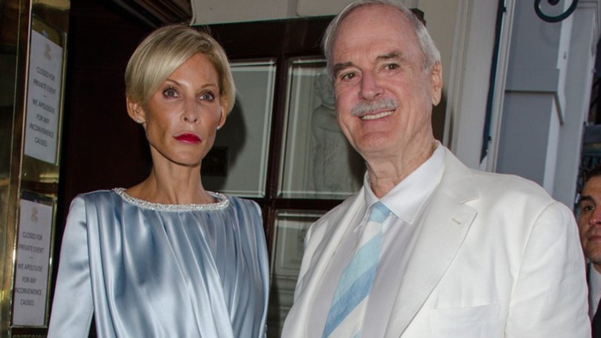 Jennifer Wade i John Cleese