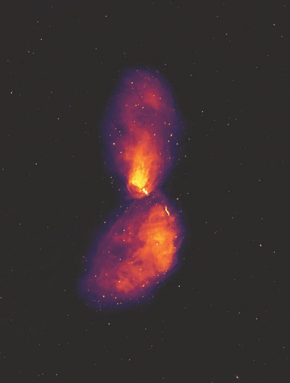 Dżety czarnej dziury z galaktyki Centaurus A widoczne w falach radiowych