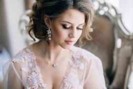 "Svekrva Vera mi je pred venčanje krišom dala ceduljicu. Pročitala sam poruku, pobegla i krila se 15 GODINA, a onda sam saznala da mi je SPASILA ŽIVOT"