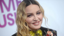 Hoppá: lecserélte 26 éves pasiját Madonna
