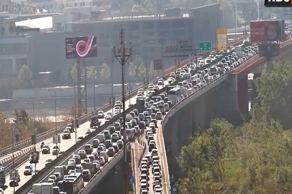 (FOTO) ZAKRČENJE NA GAZELI, CENTAR GRADA SE CRVENI Jutarnji špic u Beogradu, evo gde su najveće gužve