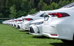 Toyota dostarczy w Polsce fotowoltaiczne dachówki ze Szwecji