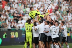 Boruc rozpłakał się na Łazienkowskiej. Cztery gole w pożegnalnym meczu