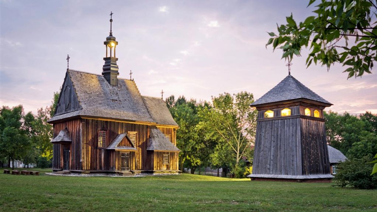 Kompleks JuraPark w Bałtowie, Zamek Królewski w Chęcinach, trasa podziemna w Sandomierzu czy Muzeum Wsi Kieleckiej. To tylko niektóre świętokrzyskie atrakcje turystyczne, które przez ostatnie miesiące przeżywały prawdziwe oblężenie. – To było świetne półrocze – podkreśla Jacek Kowalczyk, prezes ROT w Świętokrzyskiem.