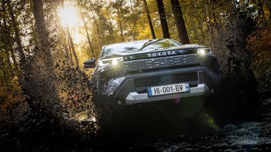 nowa toyota wjeżdża do salonów. ma 196 km i gwarancję na 1 mln km