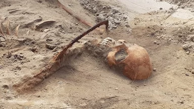 "Wampirzyca" odkopana pod Bydgoszczą. Pogrążył ją dziwny ząb? [ZDJĘCIA]
