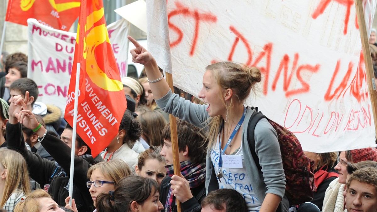 W całej Francji manifestowało dzisiaj do południa już około 480 tys. przeciwników rządowej reformy emerytalnej - podało francuskie MSW. Jest to już szósta od półtora miesiąca ogólnokrajowa uliczna mobilizacja Francuzów w tej sprawie.