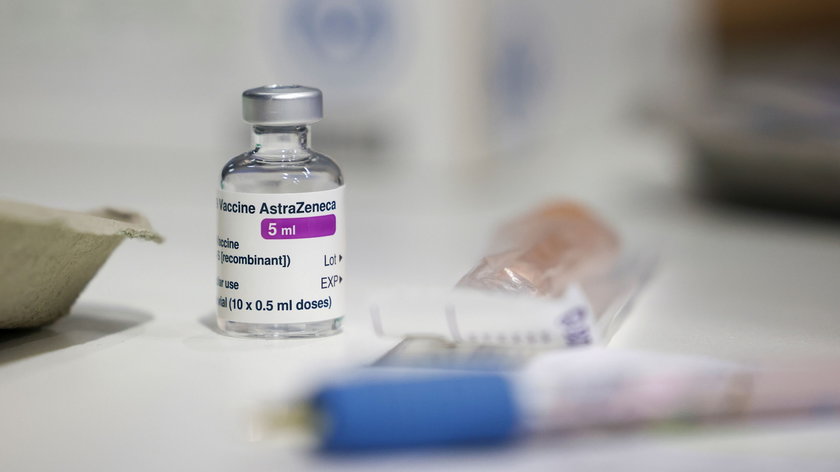 57-latka zmarła po przyjęciu preparatu AstraZeneki. Bułgaria wstrzymuje szczepienia