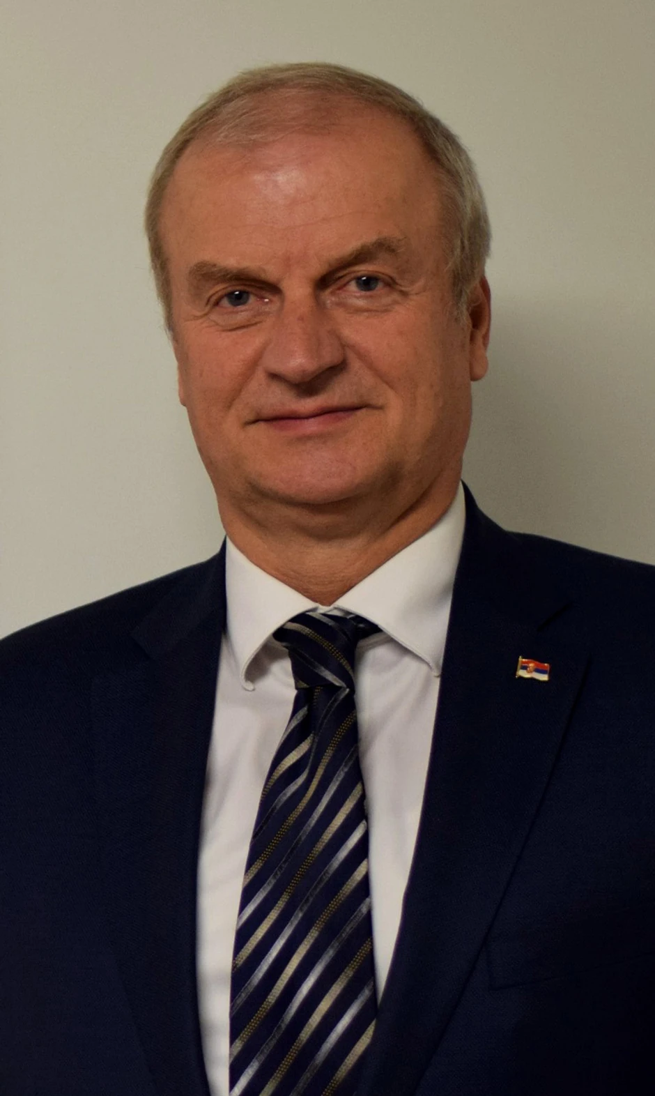 Đurićev prethodnik na mestu ambasadora u SAD bio je Đerđ Matković, koji je imenovan na to mesto februara 2015. godine. Njemu je mandat istekao i on je, kako saznajemo, penzionisan.