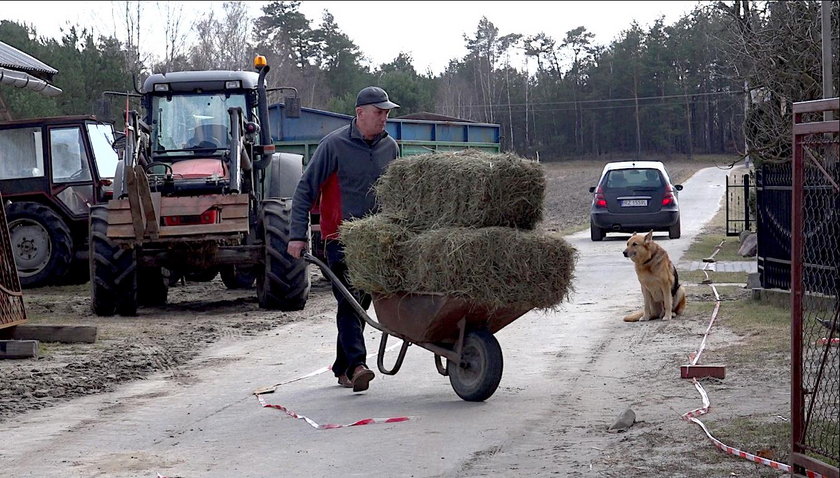 Droga przez środek podwórka