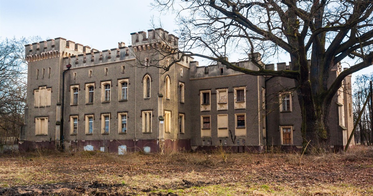 To nie pożar był największą jego katastrofą. Dziś opuszczony Pałac Sybilli straszy. "Lepiej tam nie wchodzić"