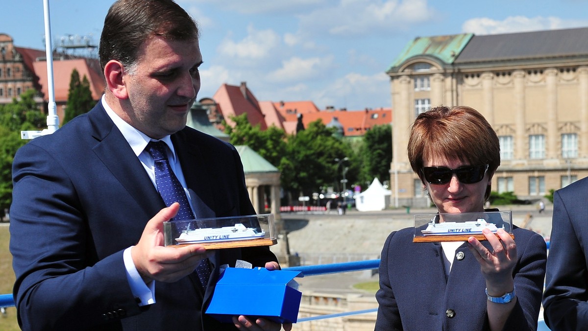 Stworzenie mocnego polskiego podmiotu, działającego na rynku przewozów bałtyckich ma dać konsolidacja polskich przewoźników promowych. Dziś w Szczecinie przedstawiciele armatorów i PIR-u podpisali list intencyjny w celu powołania Polskiej Grupy Promowej.