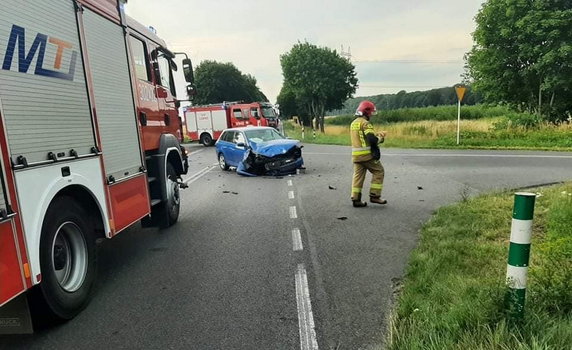 Zderzenie opla i skody na DW130 fot. Pomoc Drogowa Fix-Car