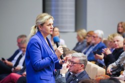 Nowacka podjęła "przyspieszoną decyzję" po konsultacji z Tuskiem. Zmiany w szkołach od 1 września