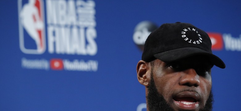 LeBron James koszykarzem Los Angeles Lakers. Za cztery lata gry zarobi 154 miliony dolarów