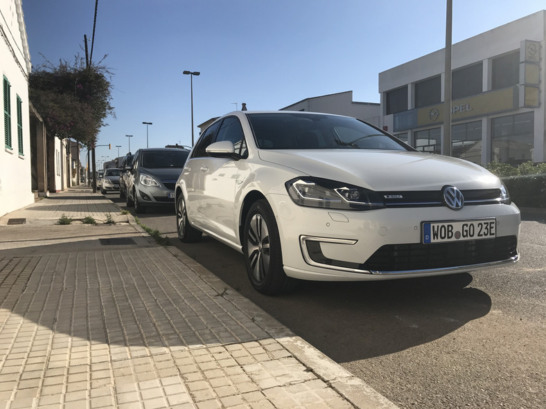 VW e-Golf zapewne częściej będzie widywany w miastach niż na trasie. Ale na popularność trudno liczyć