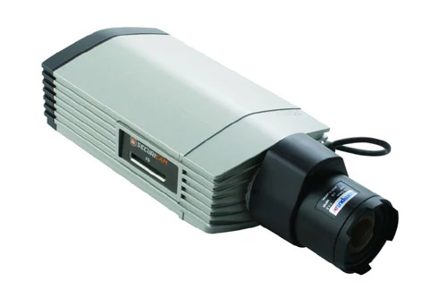 DCS-3710  Obie kamery IP są wyposażone w funkcję Power Over Ethernet (PoE). Oznacza to, że kamera może być zasilana bezpośrednio z przełącznika ethernetowego z obsługą PoE. Umożliwia to elastyczne umieszczenie kamery w dowolnym miejscu, niezależnie od instalacji elektrycznej.   DCS-6111  Łatwe oraz intuicyjne jest też zarządzanie nagranym materiałem. Dołączone do urządzeń IP oprogramowanie D-ViewCam umożliwia monitorowanie nawet 32 kamer na jednym ekranie. Ponadto kamera DCS-6111 może przesyłać obraz wideo do urządzenia bezprzewodowego w technologii 3G, co pozwala oglądać transmisję na żywo na telefonie komórkowym lub palmtopie 3G z dowolnego miejsca, objętego zasięgiem sieci komórkowej.   Sugerowane ceny: DCS-3710 - 3200 zł, DCS-6111 - 3600 zł,  Źródło/Fot.: D-Link  DCS-6111  Łatwe oraz intuicyjne jest też zarządzanie nagranym materiałem. Dołączone do urządzeń IP oprogramowanie D-ViewCam umożliwia monitorowanie nawet 32 kamer na jednym ekranie. Ponadto kamera DCS-6111 może przesyłać obraz wideo do urządzenia bezprzewodowego w technologii 3G, co pozwala oglądać transmisję na żywo na telefonie komórkowym lub palmtopie 3G z dowolnego miejsca, objętego zasięgiem sieci komórkowej.   Sugerowane ceny: DCS-3710 - 3200 zł, DCS-6111 - 3600 zł,  Źródło/Fot.: D-Link