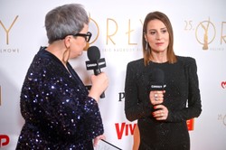 Klasyka i prostota. Maja Ostaszewska gra RAMIENIEM na festiwalu w Wenecji [FOTO]