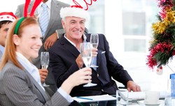 Czy udział w wigilii firmowej jest obowiązkowy? Odpowiada ekspertka prawa pracy