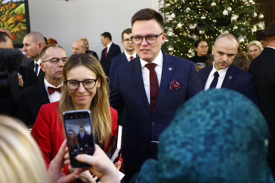 Agnieszka Buczyńska i Szymon Hołownia podczas spotkania świątecznego w Sejmie