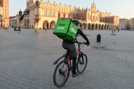 Kurier Uber Eats na krakowskim rynku, 20 marca 2020 r