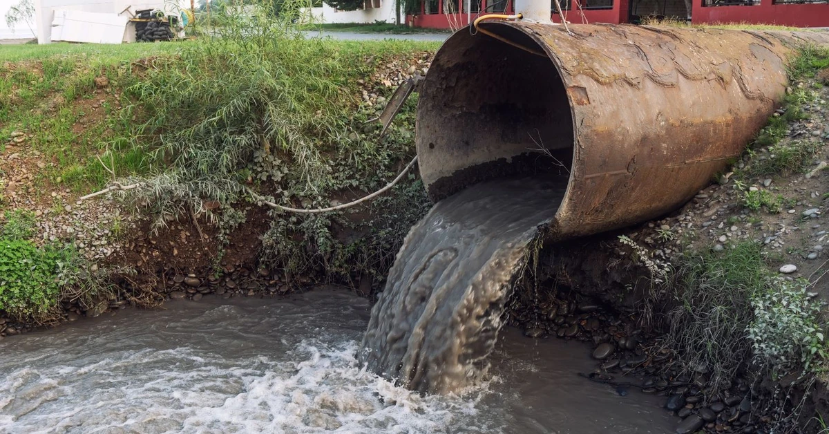 Nanotechnologia w walce z „wiecznymi chemikaliami”. Nowa metoda oczyszczania wody z PFAS