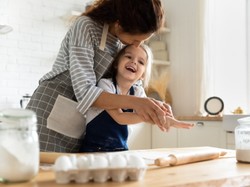 Chwalić trzeba umieć. Nie każde zachwyty nad dzieckiem dobrze na nie działają