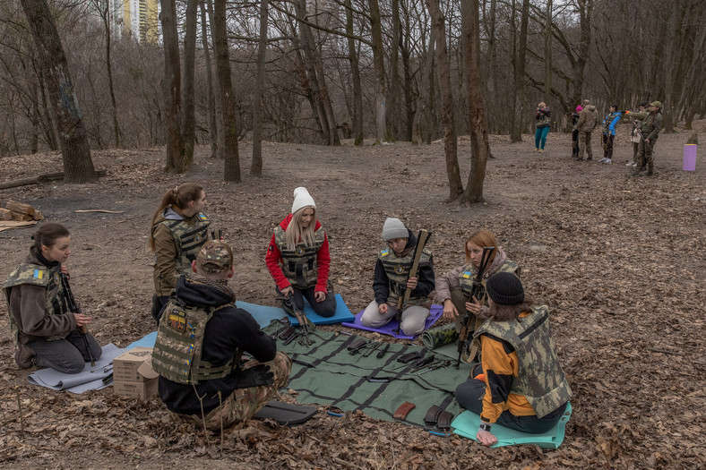 Ukrainki podczas ćwiczeń wojskowych