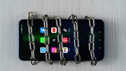 zakaz używania smartfonów w szkołach. rewolucja w polskiej edukacji?