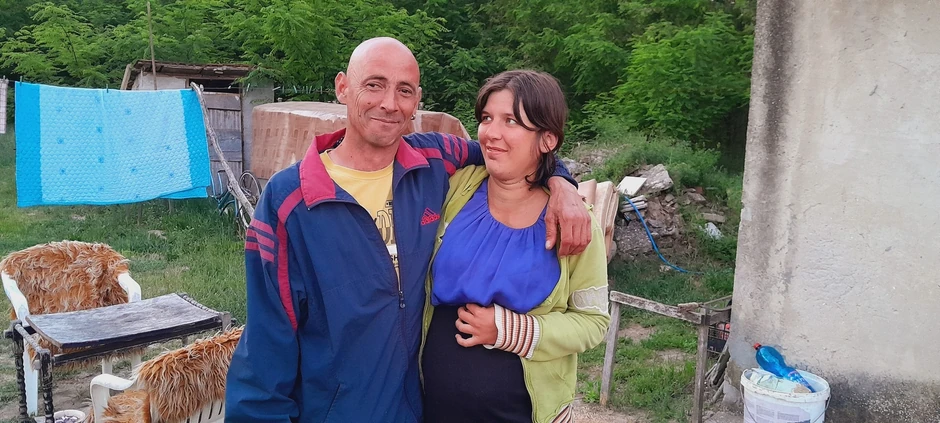 Oboje se plaše šta im donosi sutra, ali pronalaze snage i za osmeh zbog podrške koju im pružaju dobri ljudi