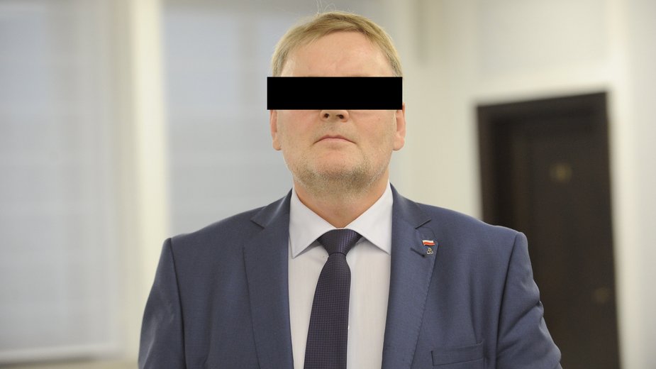Były senator PiS przed sądem. Waldemar B. znęcał się nad psem
