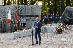 Tusk obiecuje powstańcom: Będziemy wierni waszemu przesłaniu