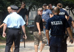 35157_policijacrnagora01-blic-